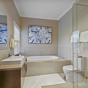 King Room Spa Bath
